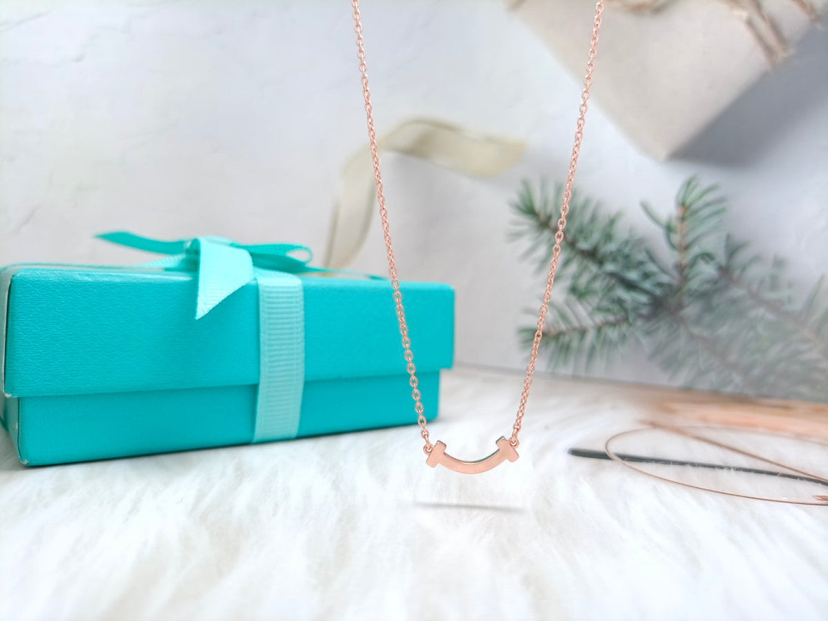 TIFFANY MINI SMILE PEDANT NECKLACE