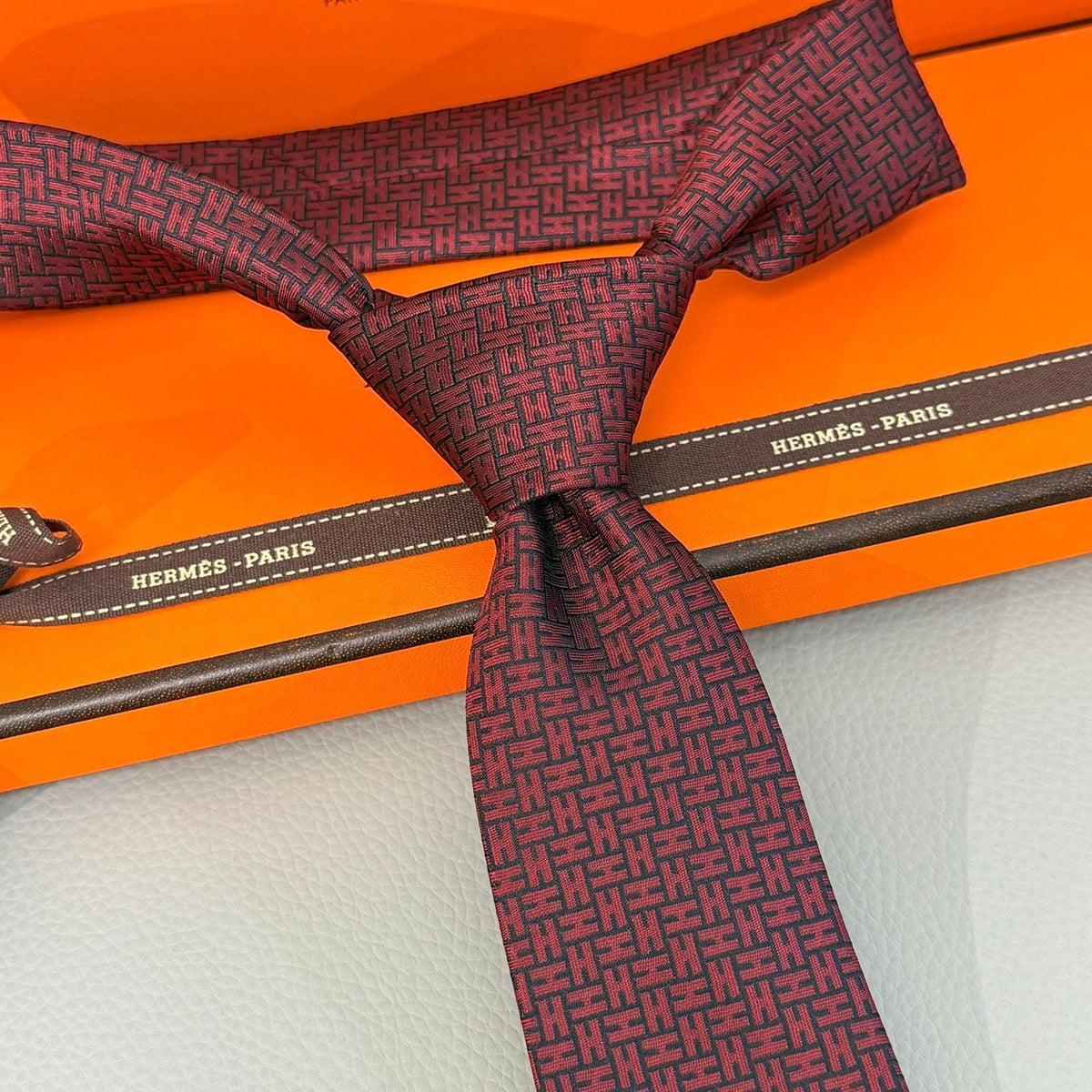 Hermès Style Men's Textured Silk Tie
