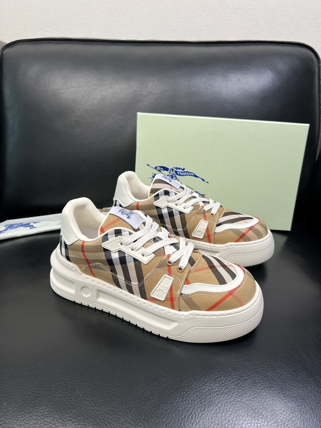 Burberry Black Beige Plaid Low-Top Sneakers